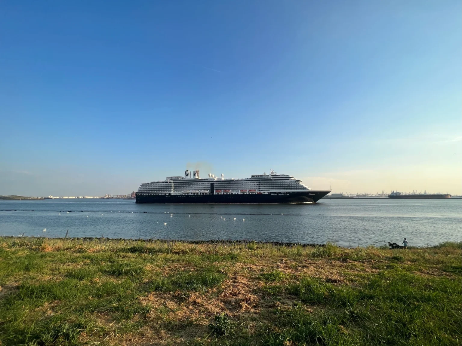 Uitzicht op de Waterweg bij Unicum Hoek van Holland