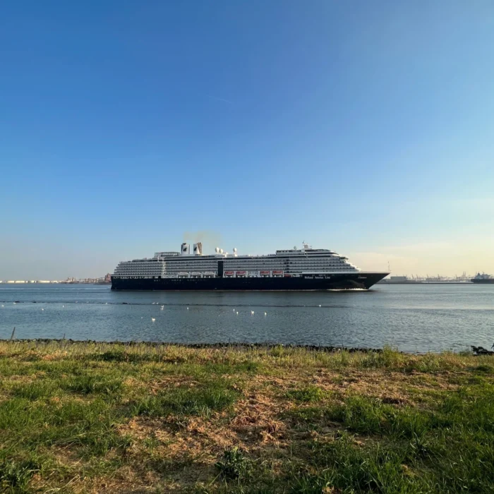 Uitzicht op de Waterweg bij Unicum Hoek van Holland